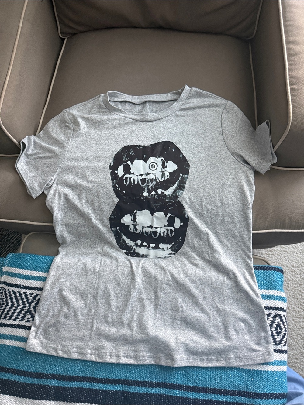 SHEIN Gray Short Sleeve Tee with Black Mouth Graphic
